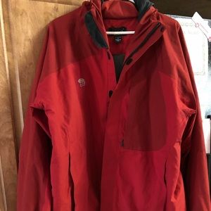 Men’s Mountain Hardwear Softshell jacket